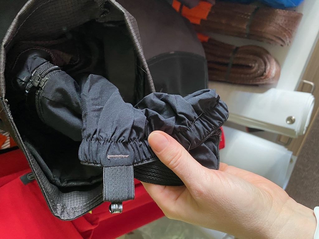 Vnitřek do neoprořezných kalhot - látka s cvočkem na boty (ochrana na boty)
