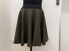 khaki krátká